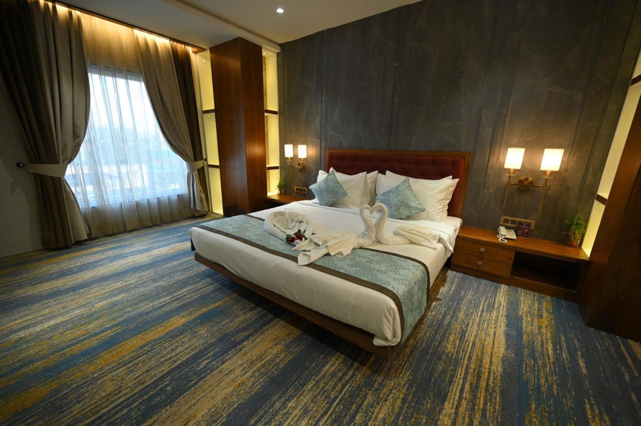The Royal Class Hotel Gwalior Exterior foto